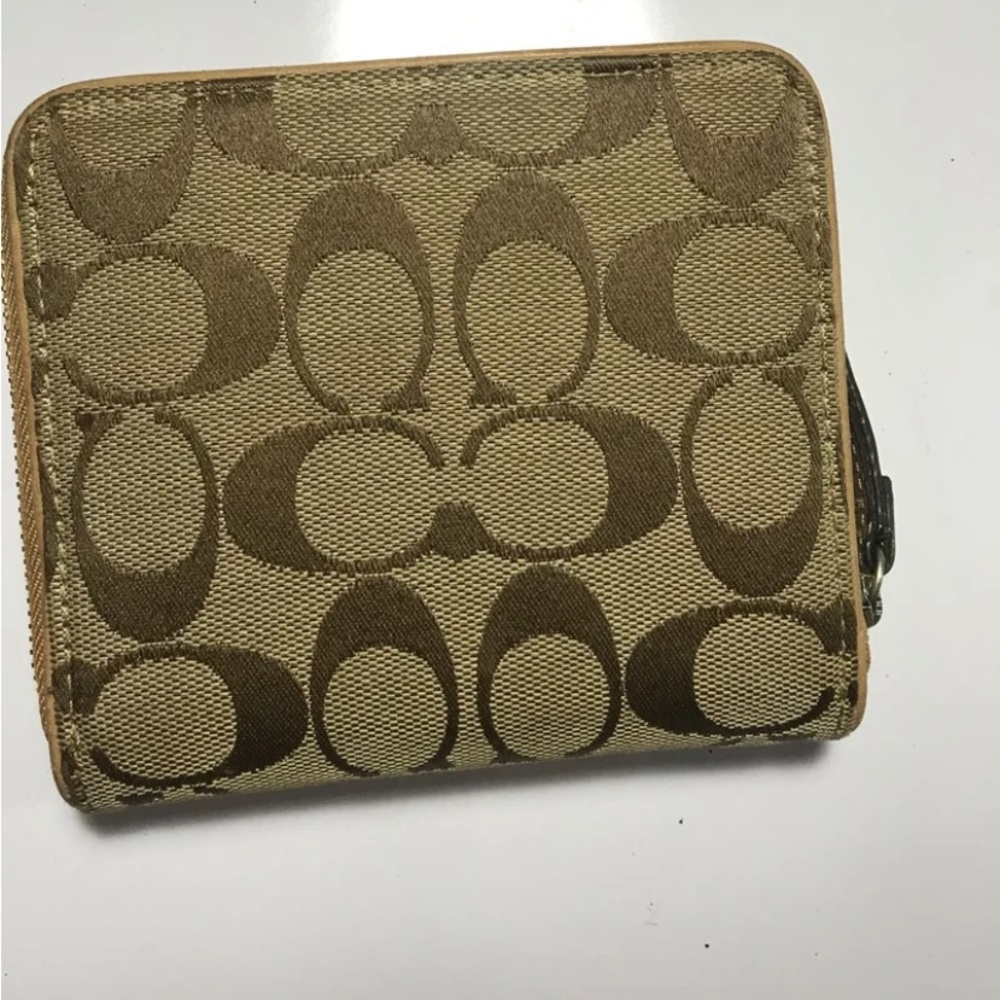 Beautiful,easy, all in one wallet. Great for any occasion